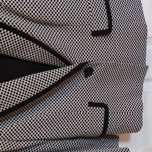 Kasper jacket Size 12.  Honeycomb black/White pattern. Never worn. Mock pockets